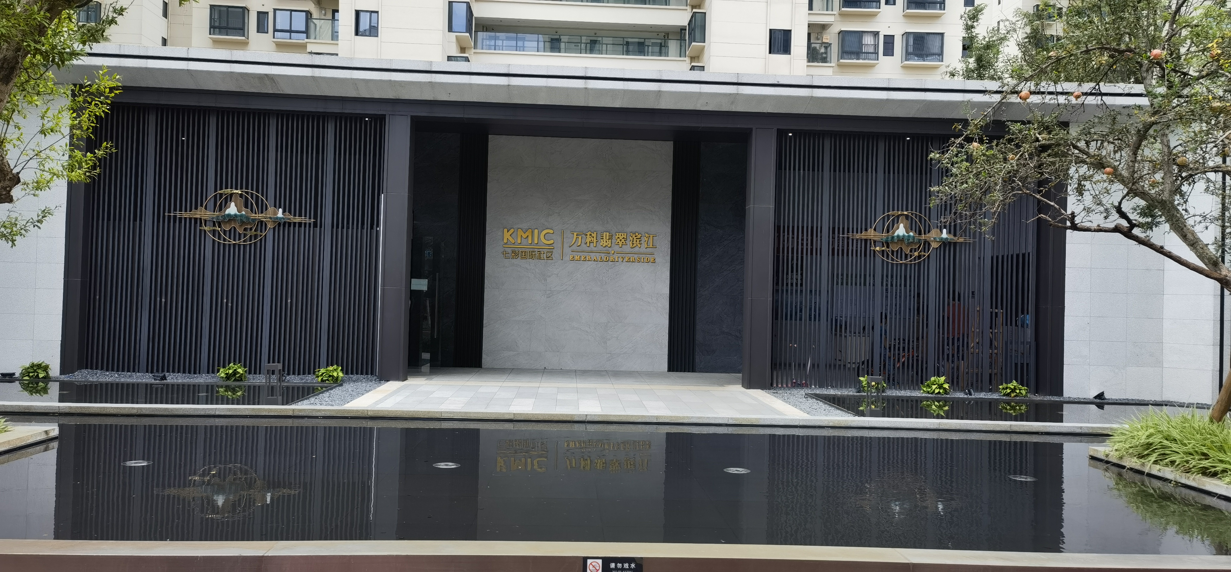 万科翡翠滨江门窗安装工程